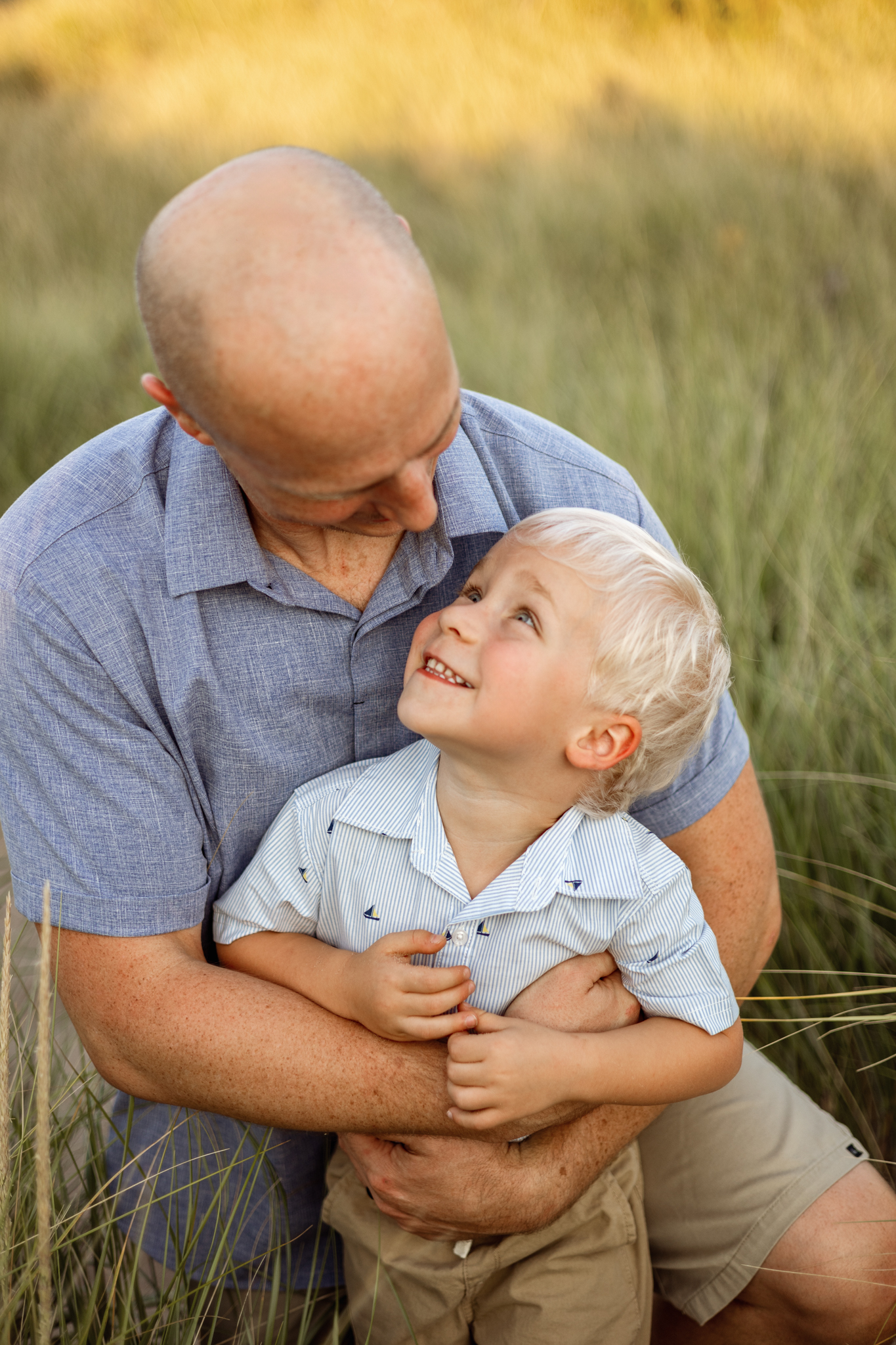 Experienced Grand Rapids family photographer capturing happy and authentic connections between dads and their children. Book your family photoshoot in West Michigan today!