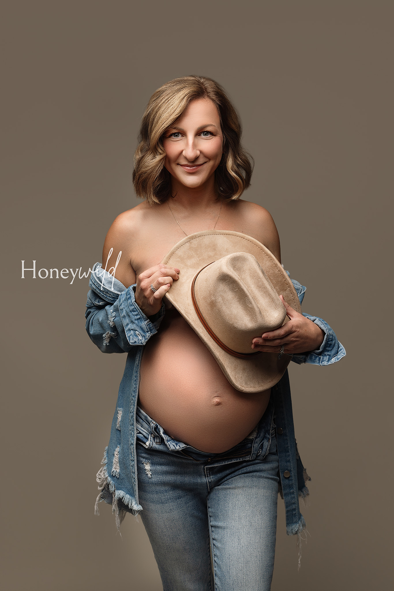 Grand Rapids maternity photographer studio session